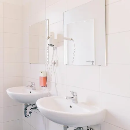 St Christopher's - Alexanderplatz * ベルリン