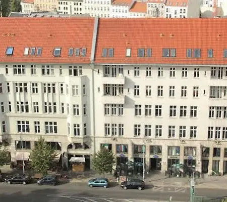 St Christopher's - Alexanderplatz Хостел *
